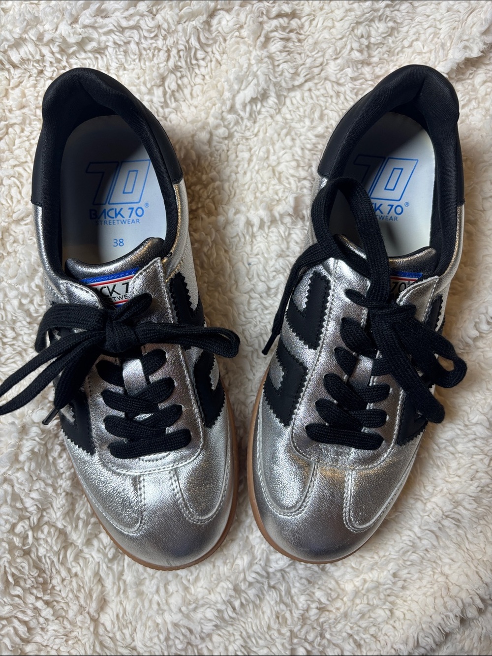 Back 70 Women's Silver & Black Retro-Style Sneakers